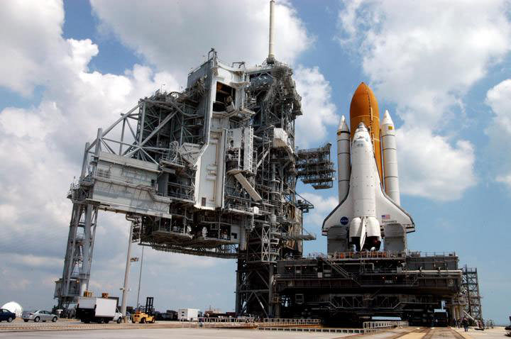 Space Shuttle Discovery On Launch Pad. Space shuttle Discovery back