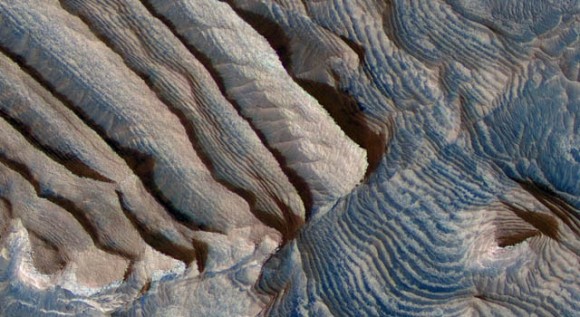 depósitos_rítmicos_en_el_cráter_Becquerel_en_Marte