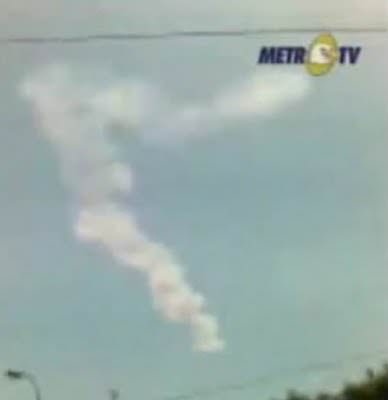The dusty tail as a result of an asteroid explosion over Bone, Indonesia on October 8th.