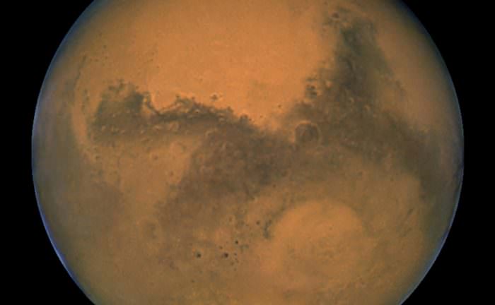 Mars. A great place to die. Image: NASA, J. Bell (Cornell U.) and M. Wolff (SSI)