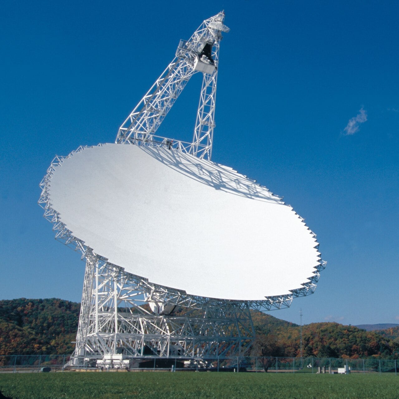 The Robert C. Byrd Green Bank Telescope, located in Green Bank, West Virginia, US (Credit : NRAO/AUI/NSF)