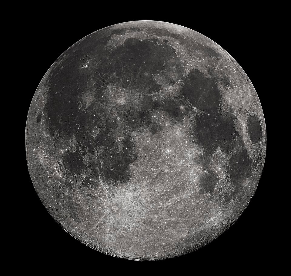 Some scientists suspect Kamoʻoalewa may be a fragment blasted off the Moon by an ancient impact, making it, in effect, a tiny lost piece of Earth's own satellite (Credit : Gregory H. Revera)