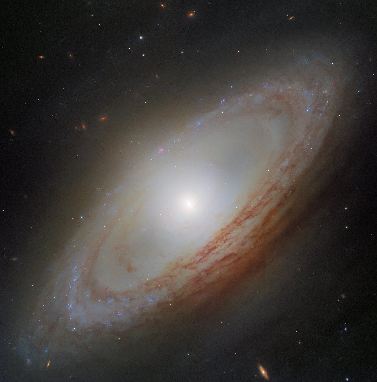 Diving into an Out-of-sync Galaxy