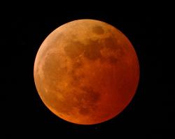 Total Lunar Eclipse. Image credit: Doug Murray