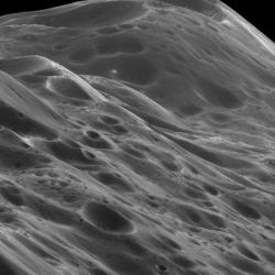Mountains on Iapetus. Image credit: NASA/JPL/SSI