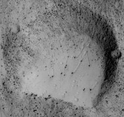 The crater in Shalbatana Vallis showing several rolled rocks (credit: NASA/JPL/University of Arizona)