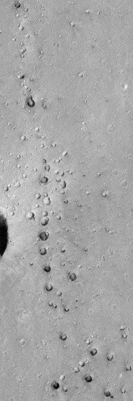 The whole range of secondary impact craters in Chryse Planitia (NASA)