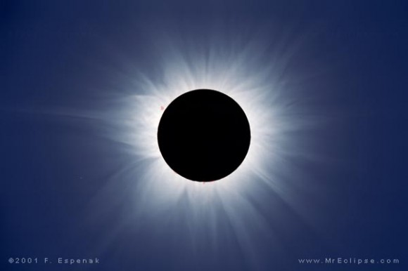 A solar eclipse at totality (NASA/F. Espenak)