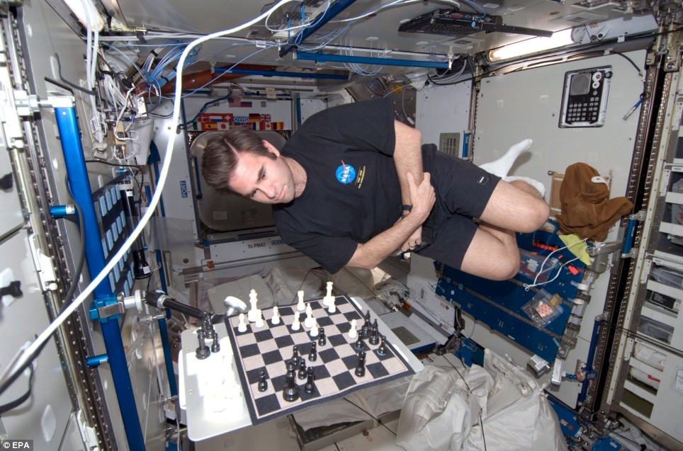 Chess shorts: Anna vs. Astronaut