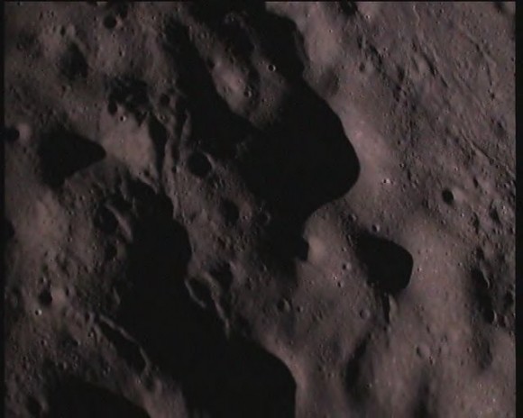 close up pictures of the moon's surface taken by Moon Impact Probe (MIP) on November 14, 2008 