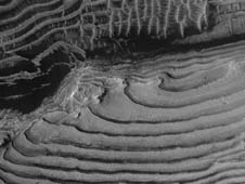 This image shows sedimentary-rock layering in which a series of layers are all approximately the same thickness. Image credit: NASA/JPL-Caltech/University of Arizona 