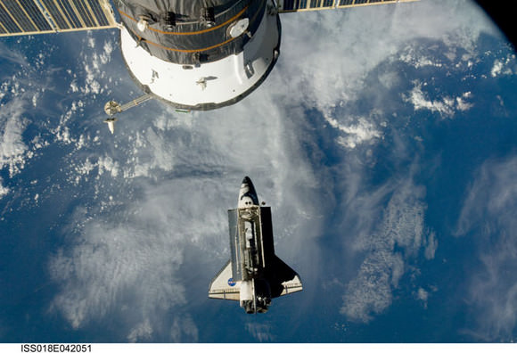 Discovery appoaches the ISS. Credit: NASA