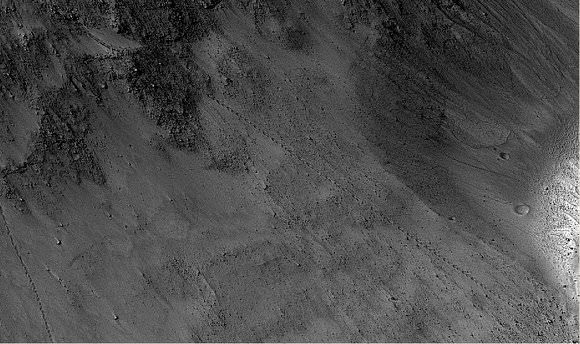 Zoom in of HiRISE original.  Credit: Stuart Atkinson