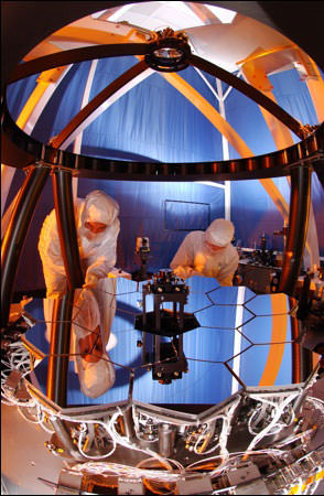 Fully functional, 1/6th scale model of the JWST mirror in optics testbed. Credit: NASA