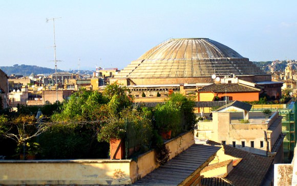 The roof of the Pantheon, as seen from nearby rooftops in Roe. Credit: Public Domain/Anthony Majanlahti