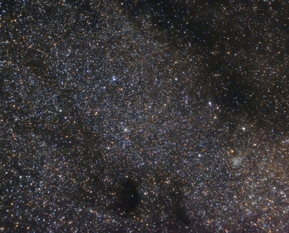 Messier 24 (Sagittarius Star Cloud, Delle Caustiche), showing other objects like the dark nebula Barnard 92, the dark nebula Barnard 93, and the open cluster NGC 6603. Credit: Wikipedia Commons/Tomasmazon