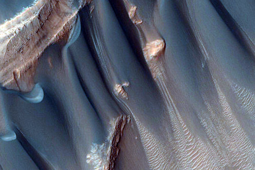 Dunes in the Western Nereidum Montes. Credit: NASA/JPL University of Arizona