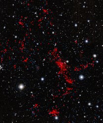 The galaxies located in the newly discovered structure are shown in red. Galaxies that are either in front or behind the structure are shown in blue.  Credit: ESO