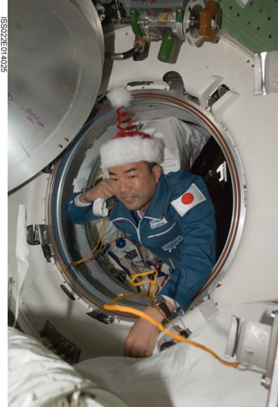 Soichi Noguchi lugging massive sacks of Christmas presents through hatch into ISS, with no prior training !  Credit: Santa