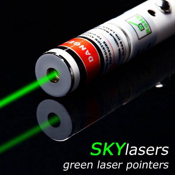 what happens if a laser pointer hits your eye
