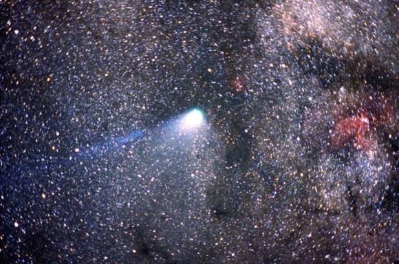 Photo of Haley's Comet crossing the Milky Way, taken by the Kuiper Airborne Observatory in New Zealand on April 8th/9th, 1986. Credit: NASA