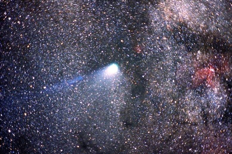 Photo of Haley's Comet crossing the Milky Way, taken by the Kuiper Airborne Observatory in New Zealand on April 8th/9th, 1986. Credit: NASA
