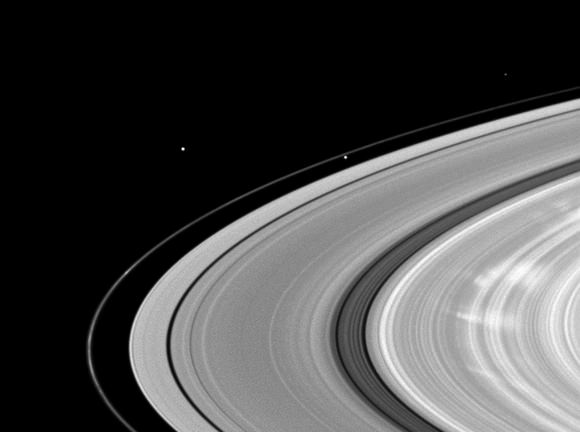 Spokes visible in Saturn's B ring. Credit: NASA/JPL/Space Science Institute