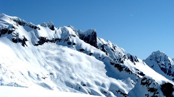 Loose snow avalanches (far left) and slab avalanches (near center) near Mount Shuksan in the North Cascades mountains. Credit: wikipedia