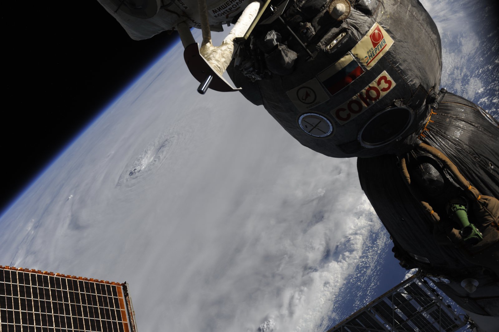 Фото космического корабля в космосе. Пилотируемый космический корабль Союз-ТМА. Космический корабль Союз МС. Союз-19 пилотируемый космический корабль. Космический корабль «Союз ТМ-25».