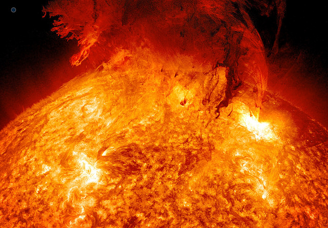 Massive coronal mass ejection on. This image shows the size of the Earth to scale. NASA / SDO / J. Major.