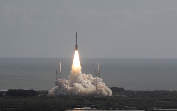Curiosity rover launches to Mars atop Atlas V rocket on Nov. 26, 2011 from Cape Canaveral, Florida.  Credit: Ken Kremer