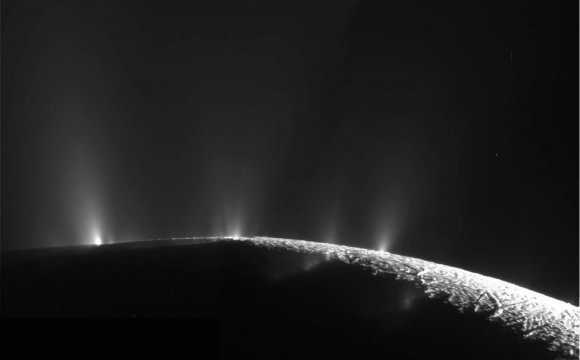 Water vapour geysers erupting from Enceladus' south pole. Credit: NASA/JPL