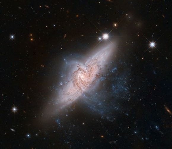 Jungiasi dvi galaktikos? Ot ir ne! ©NASA, ESA, the Hubble Heritage (STScI/AURA)-ESA/Hubble Collaboration, and W. Keel (University of Alabama)