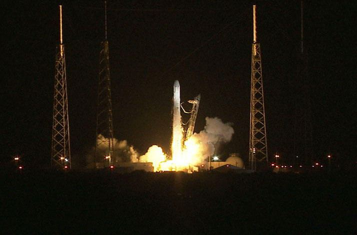 Liftoff! SpaceX Launches First Official Commercial Resupply Mission to ISS - Universe Today