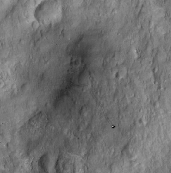 Curiosity rover tracks seen from orbit by HiRISE on September 8, 2012. Credit: NASA/JPL/University of Arizona.