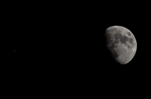 Moon-Jupiter January conjunction. Taken with Nikon 55-300 + kenko 2X, 3 different shots for each body. Credit: Alejandro García (bokepacha on Flickr).