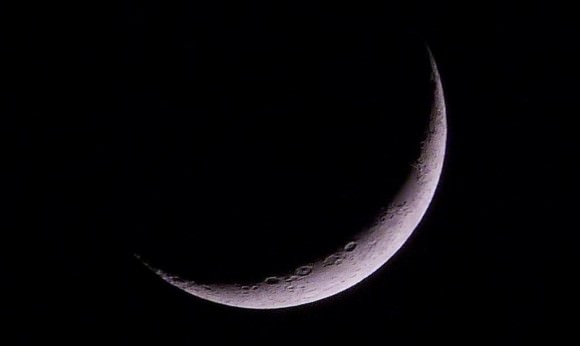 The crescent Moon -- the 'easy way' -- a hand-held camera, no tripod, just Lumix DMC-FZ48 at max. optical zoom. Credit and copyright: Daniel Fischer. 