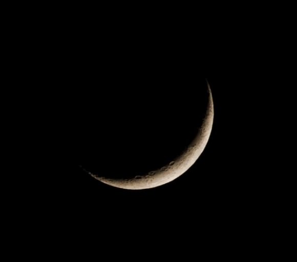 Waxing crescent Moon on January 14, 2013. Credit and copyright: Sculptor Lil on Flickr.