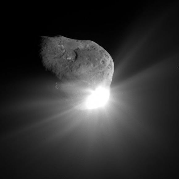 NASA’s Deep Impact images Comet Tempel 1 alive with light after colliding with the impactor spacecraft on July 4, 2005.  ESA and NASA are now proposing the AIDA mission to smash into Asteroid Didymos.  CREDIT: NASA/JPL-Caltech/UMD