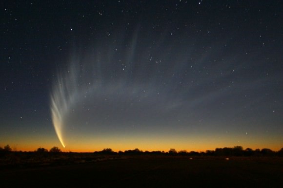C/2006 P1 McNaught became a memorable sight for observers living in southern latitudes in January 2007.  Will Comet ISON do the same? Credit: Wikipedia