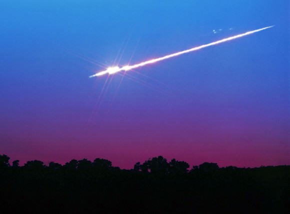 Bright fireball breaking up over Yellow Springs, Ohio. Credit: John Chumack