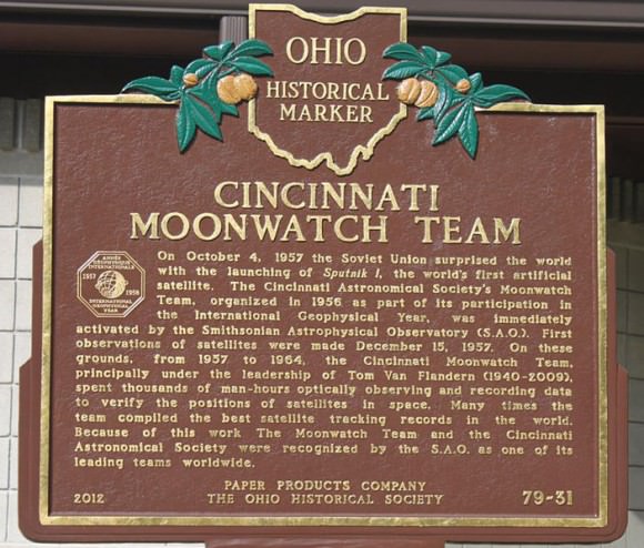 Cincinnati plaque commemorating Operation Moonwatch. (Brian Van Flandern Public Domain image).