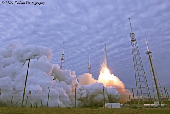 Falcon 9 SpaceX CRS-2 launch on March 1, 2013.  Credit: Mike Killian/www.zerognews.com