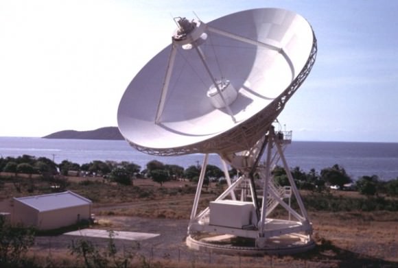The VLBA antanna located at St. Croix in the Virgin Islands. (Credit: Image courtesy of the NRAO/AUI/NSF).