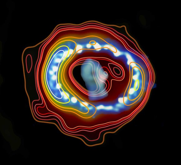 An overlay of radio emission (contours) and a Hubble space telescope image of Supernova 1987A. Credit: ICRAR (radio contours) and Hubble (image.)