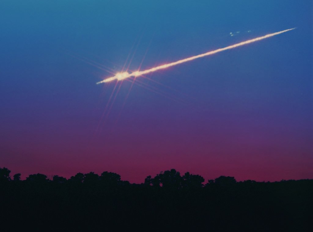 meteor fireball lyrids lyrid meteors chumack occasional twilight