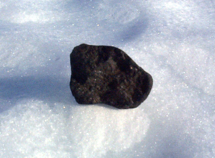 1934 год обнаружен дымчатый монокристал. Метеориты в Антарктиде. Антарктический метеорит.. Метеорит в Антарктике. Метеориты найденные в Антарктиде.