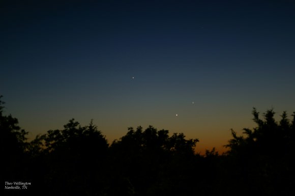 Triple planetary conjunction as see from Nashville, Tennessee on May 24, 2013. Credit and copyright: Theo Wellington. 