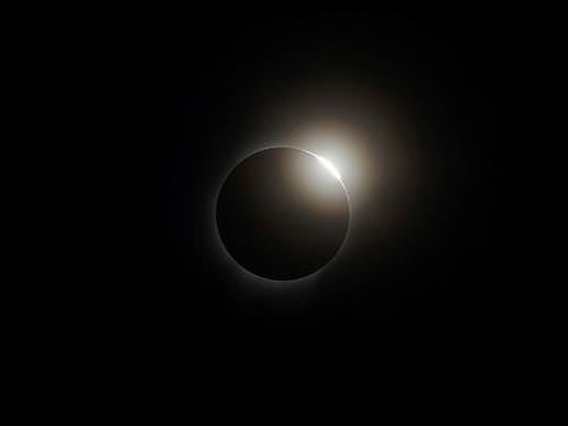The diamond ring effect as seen during a 2008 total solar eclipse. (Credit: NASA/Exploratorium).