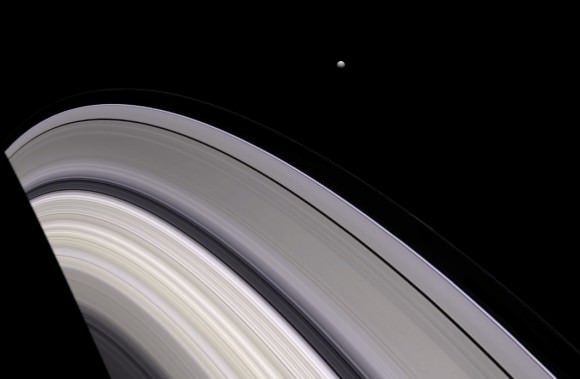 Кольца Сатурна.  Предоставлено: NASA/JPL/Институт космических наук.